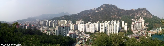 Vista de la montaña Inwangsan desde Ansan