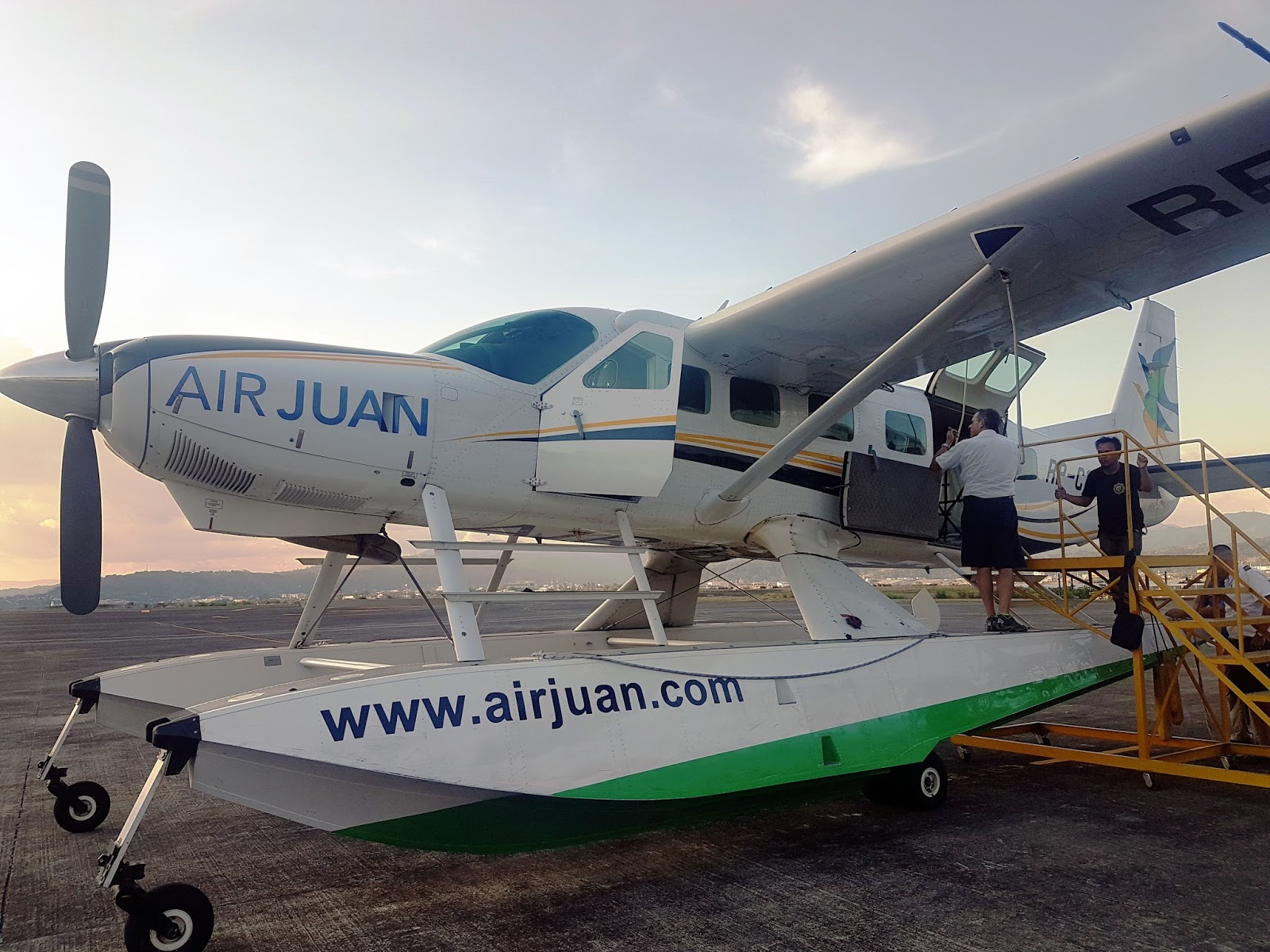 Airline Review Air Juan Seaplane Service