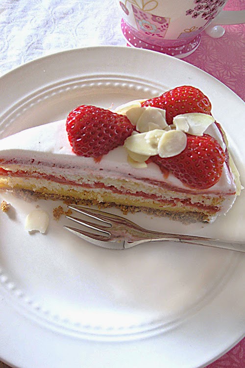 Erdbeer-Rhabarber-Torte - Veganpassion