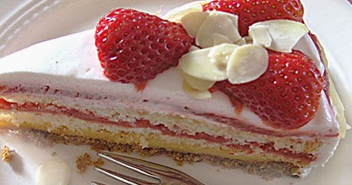 Erdbeer-Rhabarber-Torte - Veganpassion