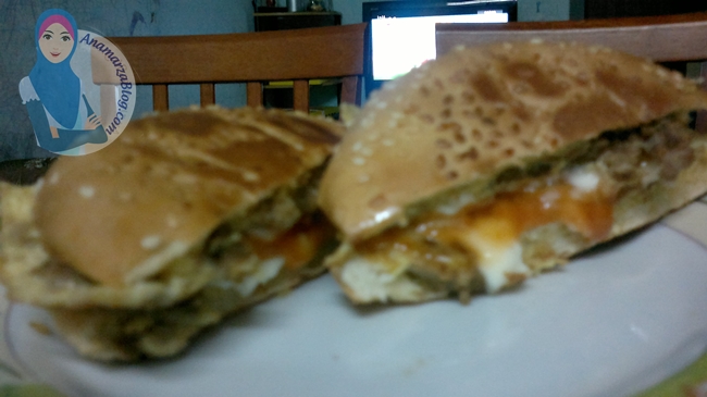 Bukan burger la , tapi Roti John - Sumarz.Com
