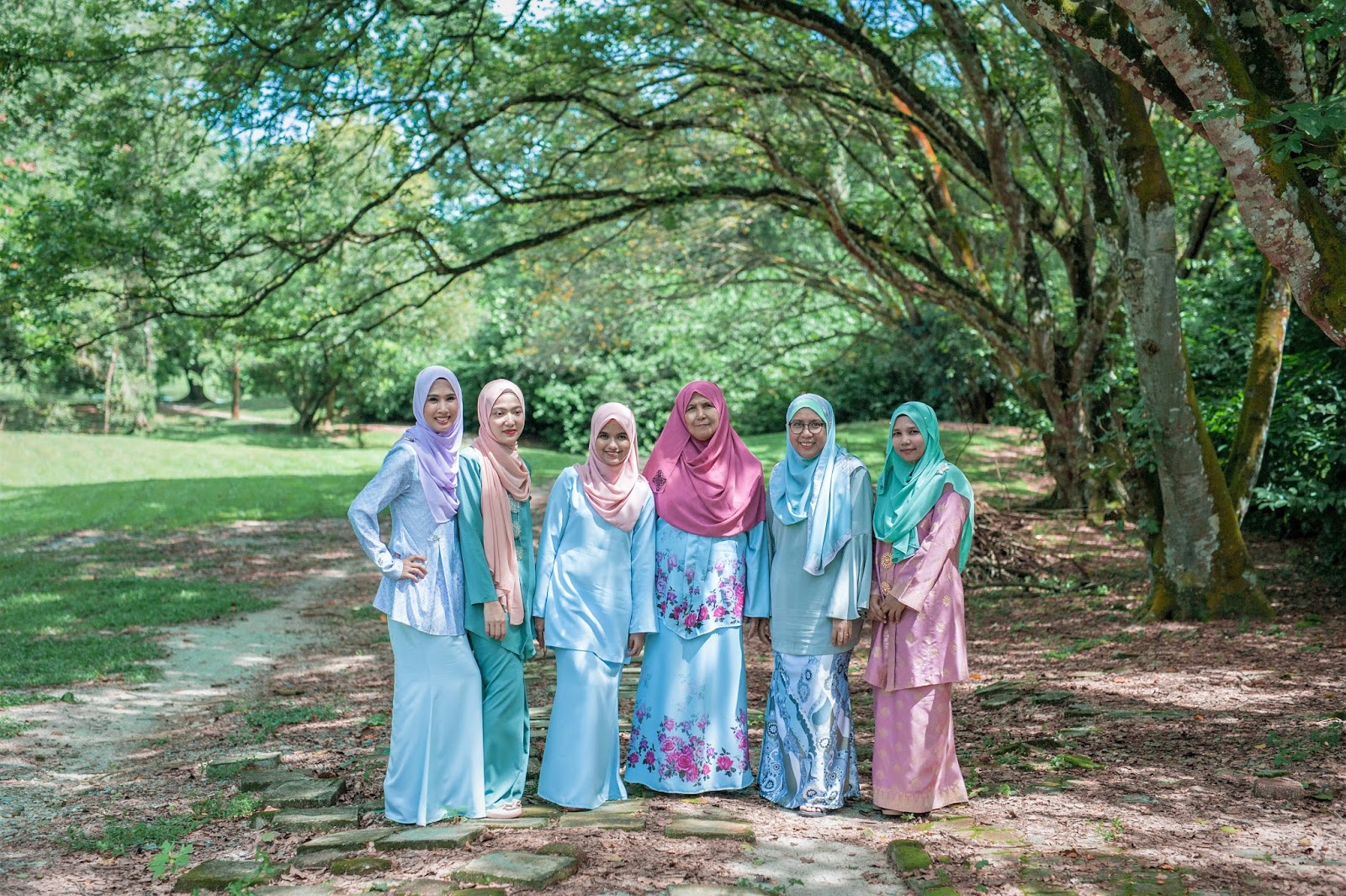 Raya Outdoor Photoshoot At Taiping Lake Garden Raya Outdoor Photoshoot At Taiping Lake Garden
