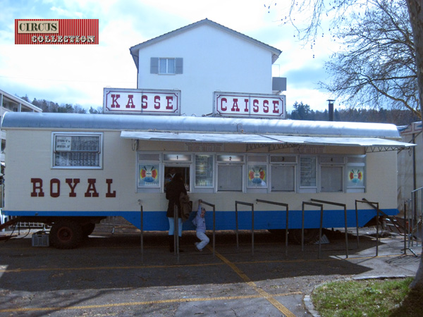 c'est Peter Gasser du cirque suisse Royal qui a acheté l'ancienne caisse du cirque national Suisse 