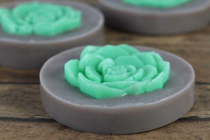How to make a cute succulent sugar scrub soap. This unique sugar scrub bar is perfect for summer. Use melt and pour soap for this easy DIY.  Get creative by making homemade sugar scrub bars recipe. If you need soap making ideas, try this.  This makes great DIY gifts too!  The grapeseed oil helps dry skin.  Instead of sugar scrub cubes, make these cute succulent soaps.  #soap #succulent