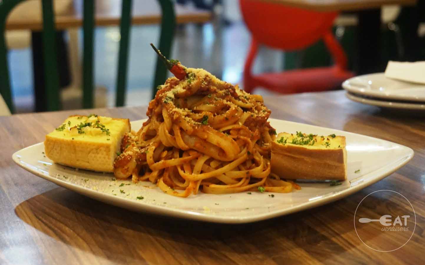 Review Don Henrico's still wows with pizza, pasta, and more