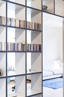 Marzua: Nueva casa con un solo mueble: reforma de un apartamento de los