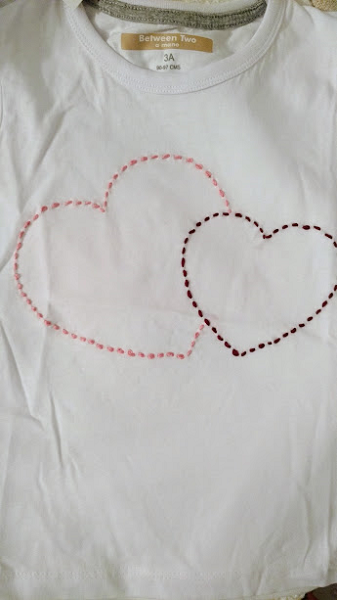 camiseta corazones hecha a mano