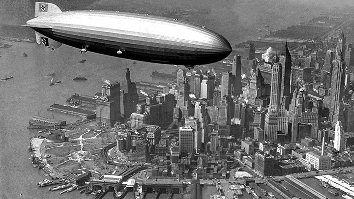Дирижабль «Гинденбург» над Манхэттеном