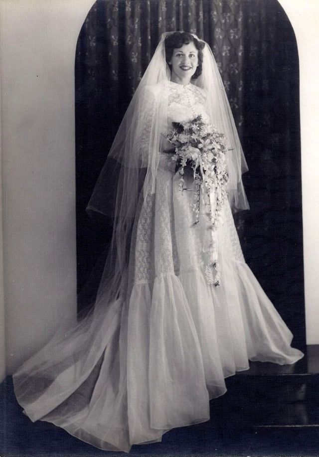 The 1950s: The Boom Period of Wedding Gowns After World War II ...