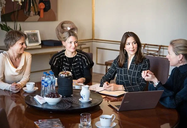 Crown Princess Mary met with the members of Maternity Foundation and President of the International Center for Research on Women, Dr. Sarah Degnan Kambou