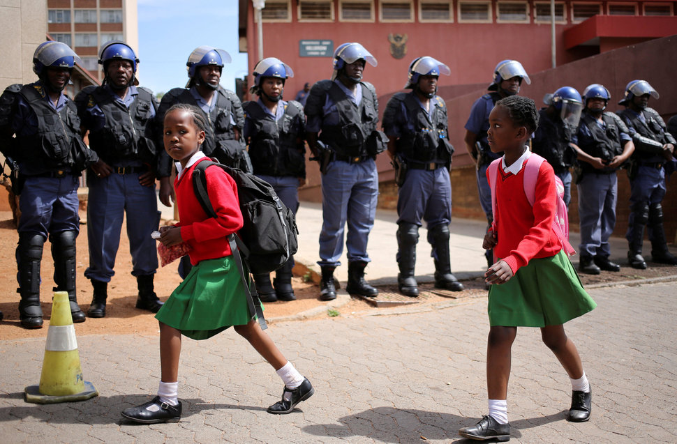30 Beautiful Pictures Of Girls Going To School Around The World - South Africa 30 Beautiful Pictures Of Girls Going To School Around The World - South Africa