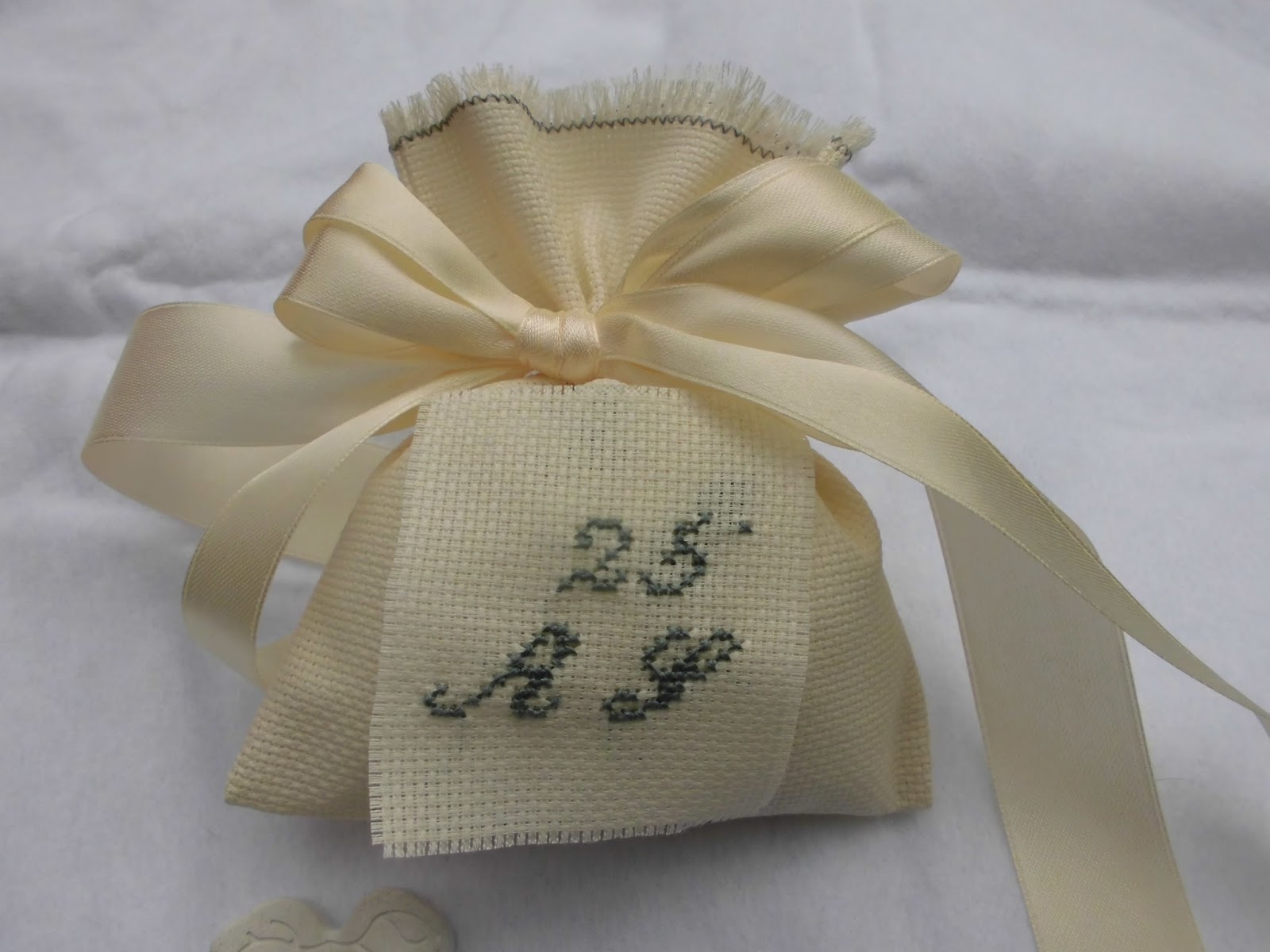 Bomboniere Ricamate di Sara: bomboniera 25 anni di matrimonio