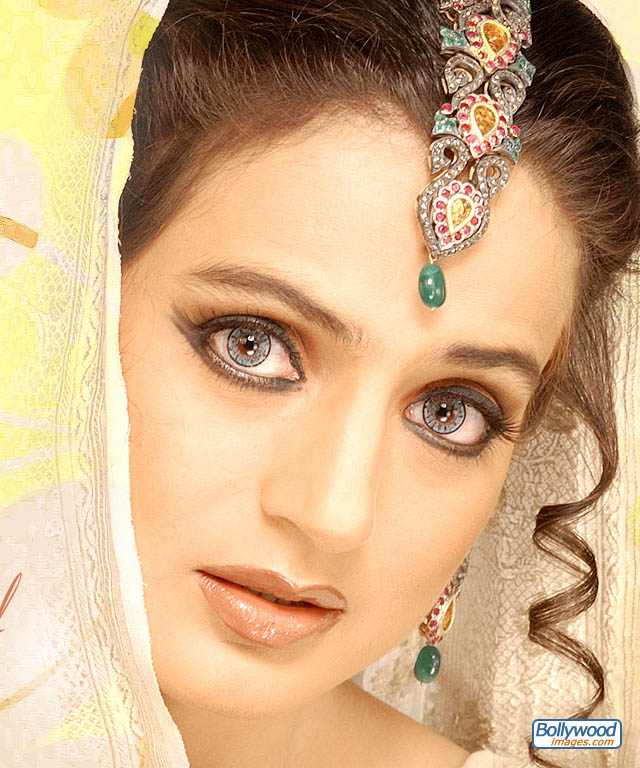 The Shimmering Fortune Of Amisha Patel  : Financial Reports Net Worth 2026: Career Earnings & Assets