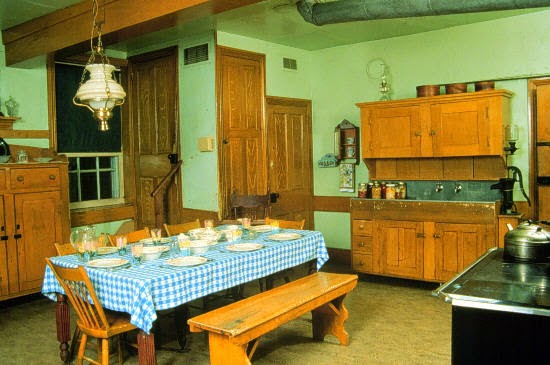 Little Homestead In Boise : Simple Amish Kitchens