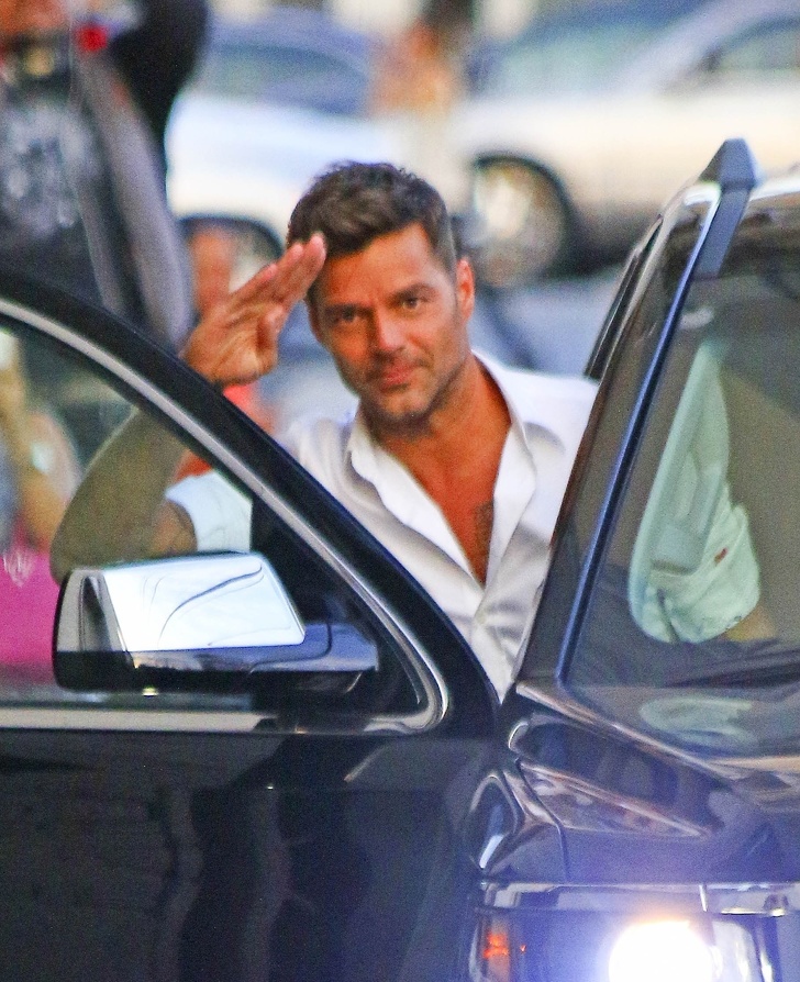 Hilarious Celebrity Reactions To Paparazzi Who Kept On Following Them
