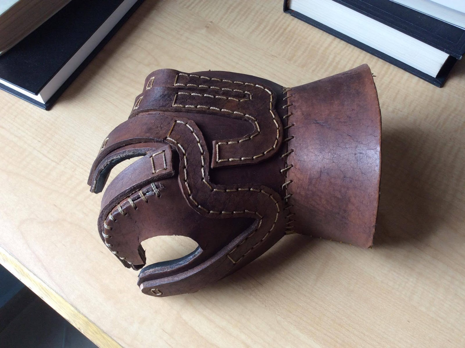 la-fuente-de-mimir-rese-a-combat-leather-glove-pattern-for-viking