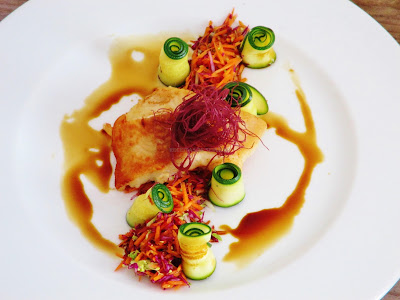 Peixe Galo com Legumes, Cabelo de Velha e Molho Teriyaki