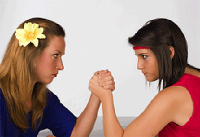 Jangan Sampai Salah Memilih Teman, Berikut Ciri-Ciri Teman Yang Manis Di Depan Tetapi Pahit Di Belakang