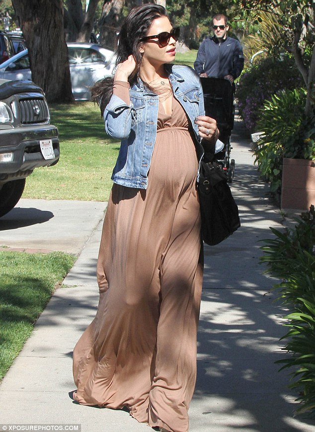 Secrets of Hollywood AListers How to Wear a MaxiDress When Pregnant