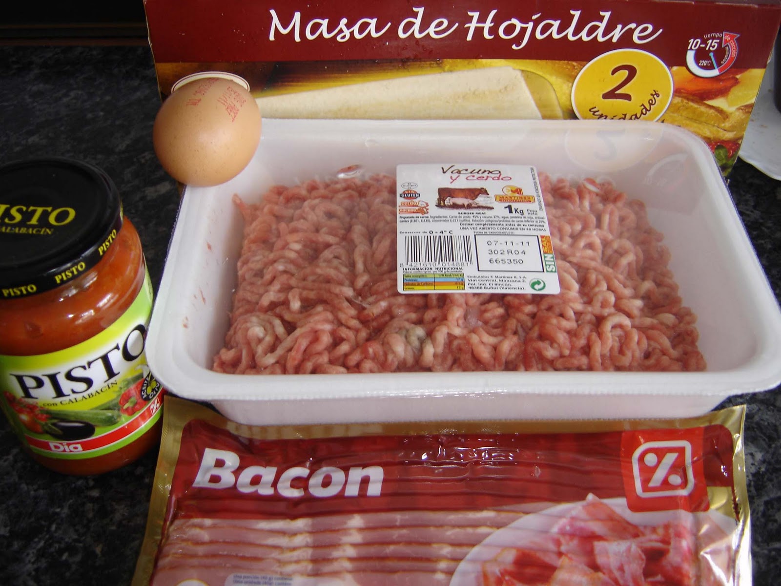 ¡QUESEMAQUEMAO! PASTEL DE CARNE HOJALDRADO Y COMPAÑIA