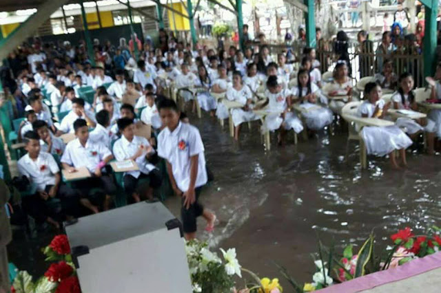 Resilient Students of Lamitan City Pushed Through With Their Graduation Despite Having A Flooded Venue! Resilient Students of Lamitan City Pushed Through With Their Graduation Despite Having A Flooded Venue!