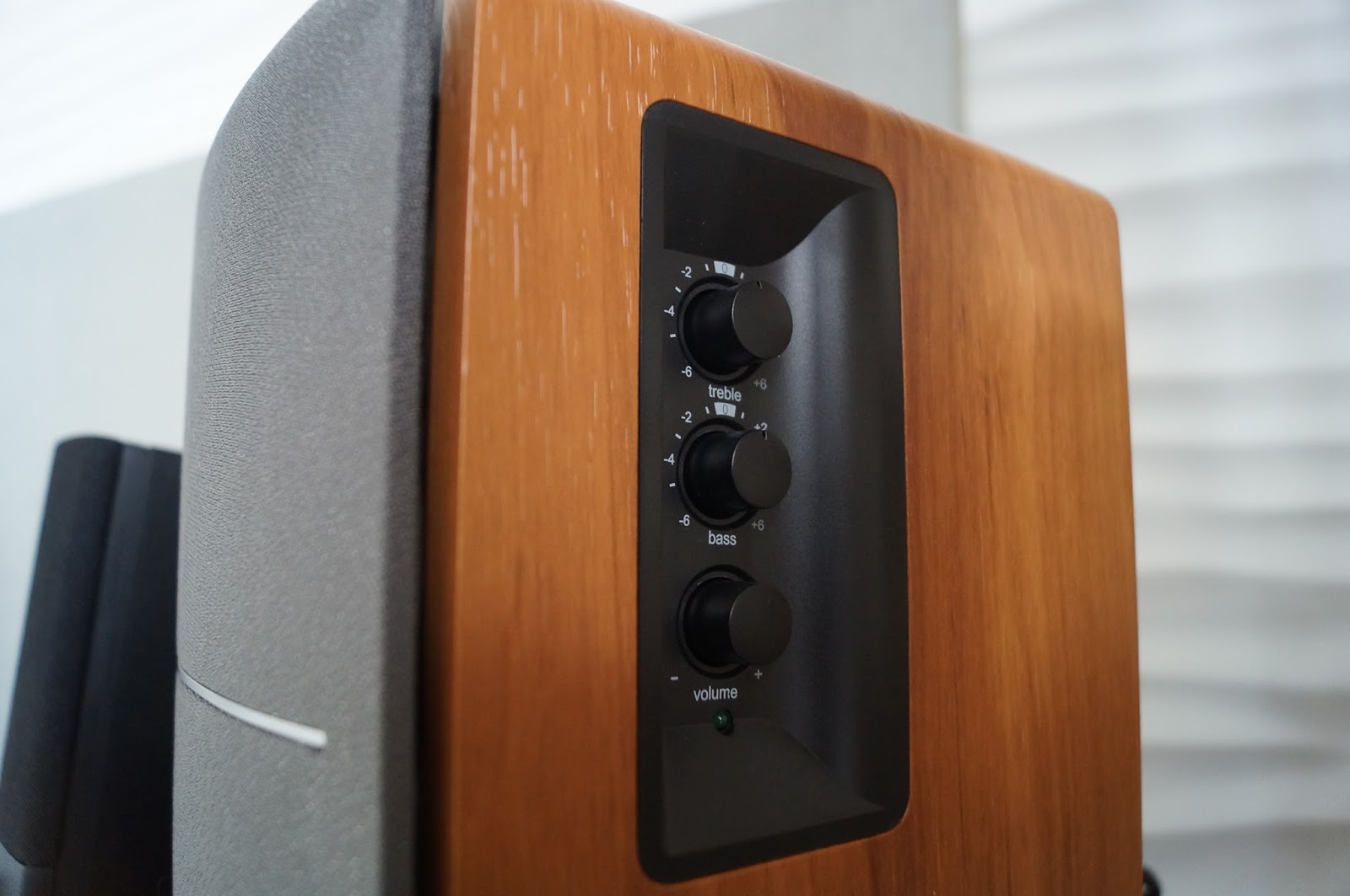 Bose Companion 2 III, Mackie CR3 and Edifier R1280T comparison review