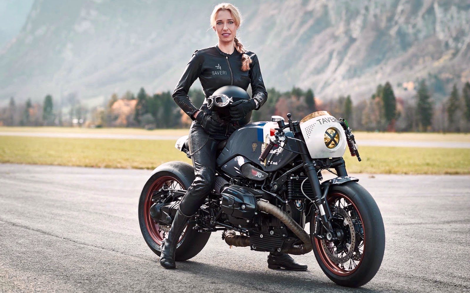 Ducati Cafe Racer РґРµРІСѓС€РєРё