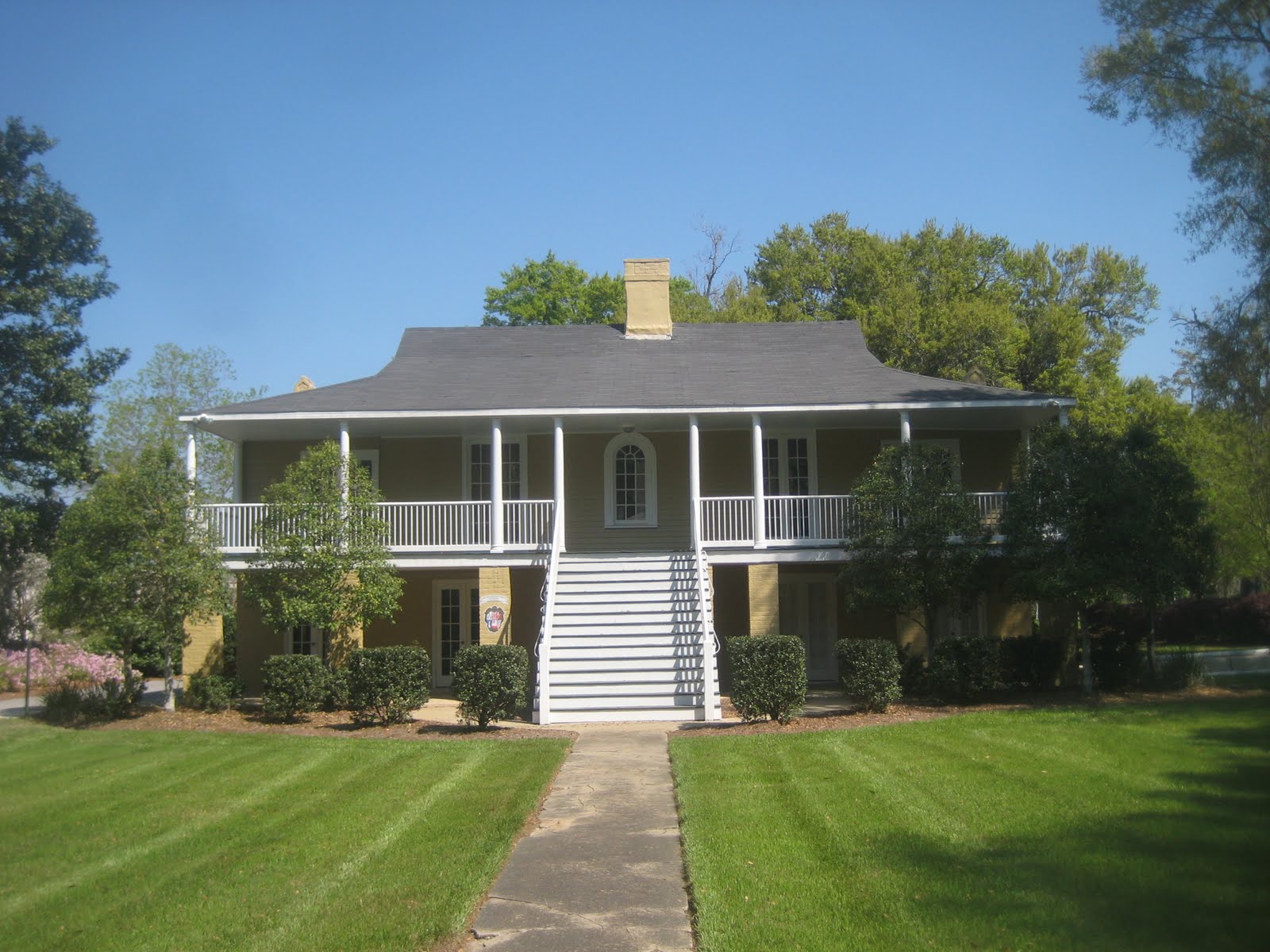Southern Folk Artist & Antiques Dealer/Collector A Spring walk along