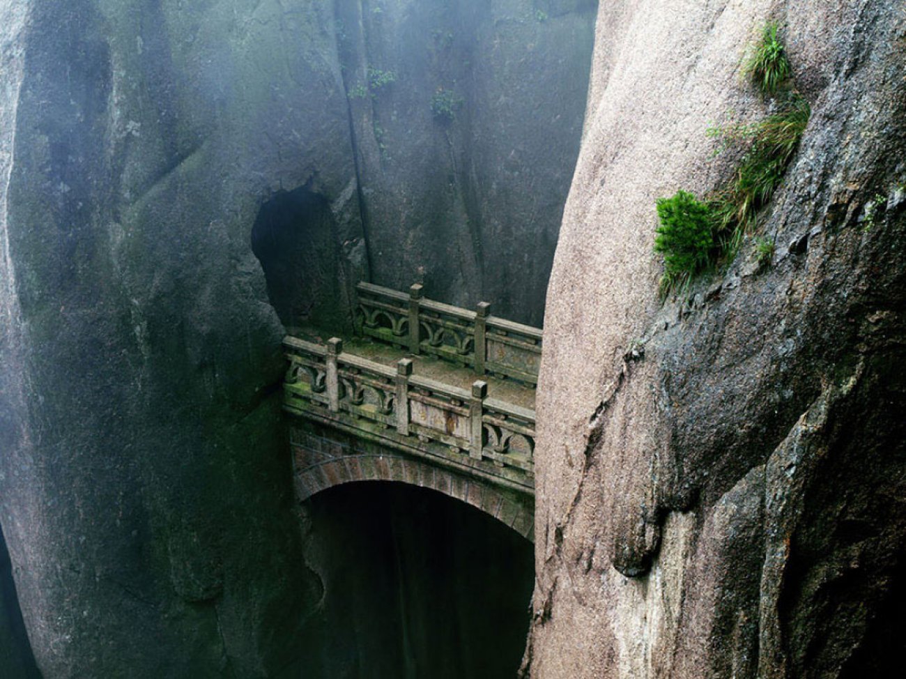 Тайна мест. Горы Хуаншань мост. Мост в Хуаншань, Аньхой, Китай. Мост бессмертных Хуаншань. Мост бессмертных на горе Хуаншань, Китай.