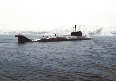 Submarino ruso abandonado en el oceano
