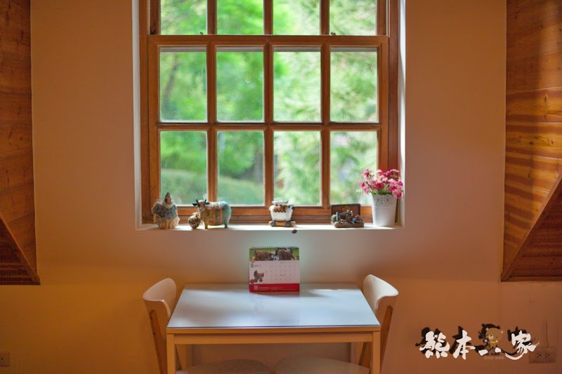 苗栗飛牛牧場親子住宿|牧場原墅家庭房|森林芬多精相伴的童趣屋
