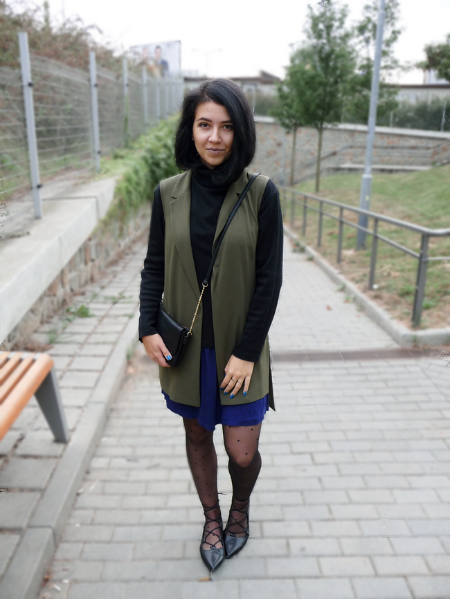 outfit khaki vest blogger everythin-kate style