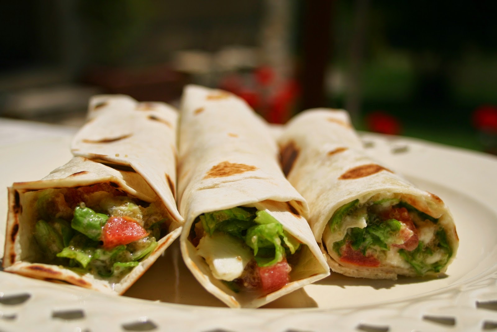 hoy hemos comido... Tortillas de trigo rellenas de ensalada y amaranto
