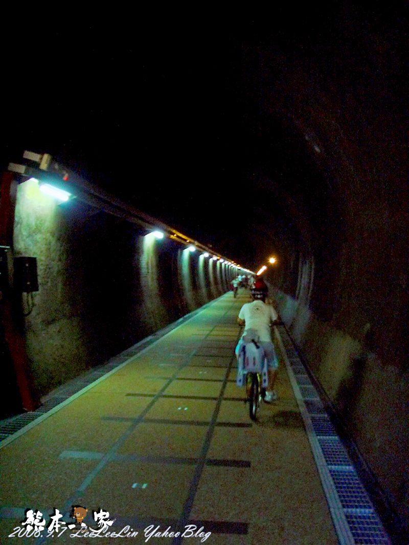 新北貢寮單車遊景點|福隆舊草嶺隧道