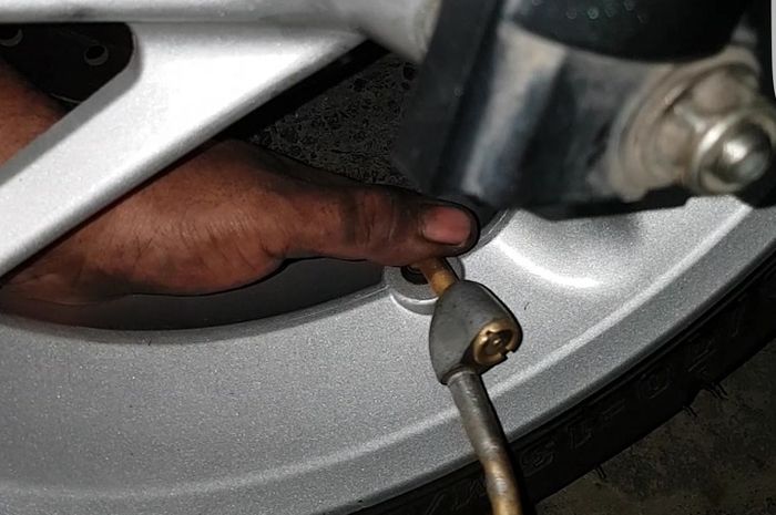 Simak Angkanya, Berapa Tekanan Angin yang Pas Buat Ban Motor? Simak Angkanya, Berapa Tekanan Angin yang Pas Buat Ban Motor?