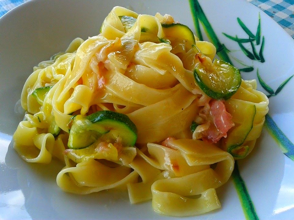 Le Ricette di Simona TAGLIATELLE ZUCCHINE, PANCETTA E BESCIAMELLA