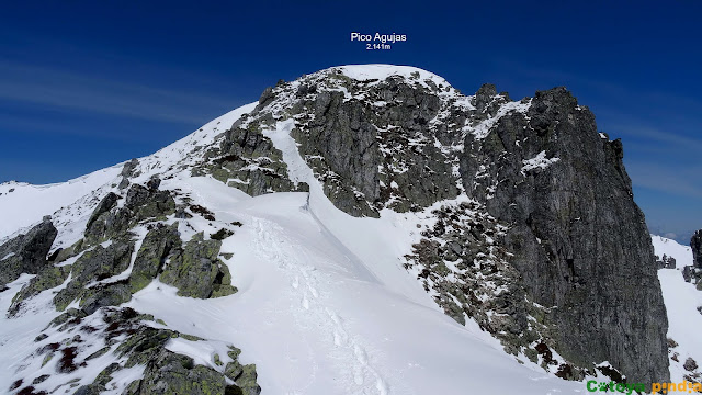 Ascensión Invernal al Pico Agujas por el embudo o corredor izquierdo en San Isidro