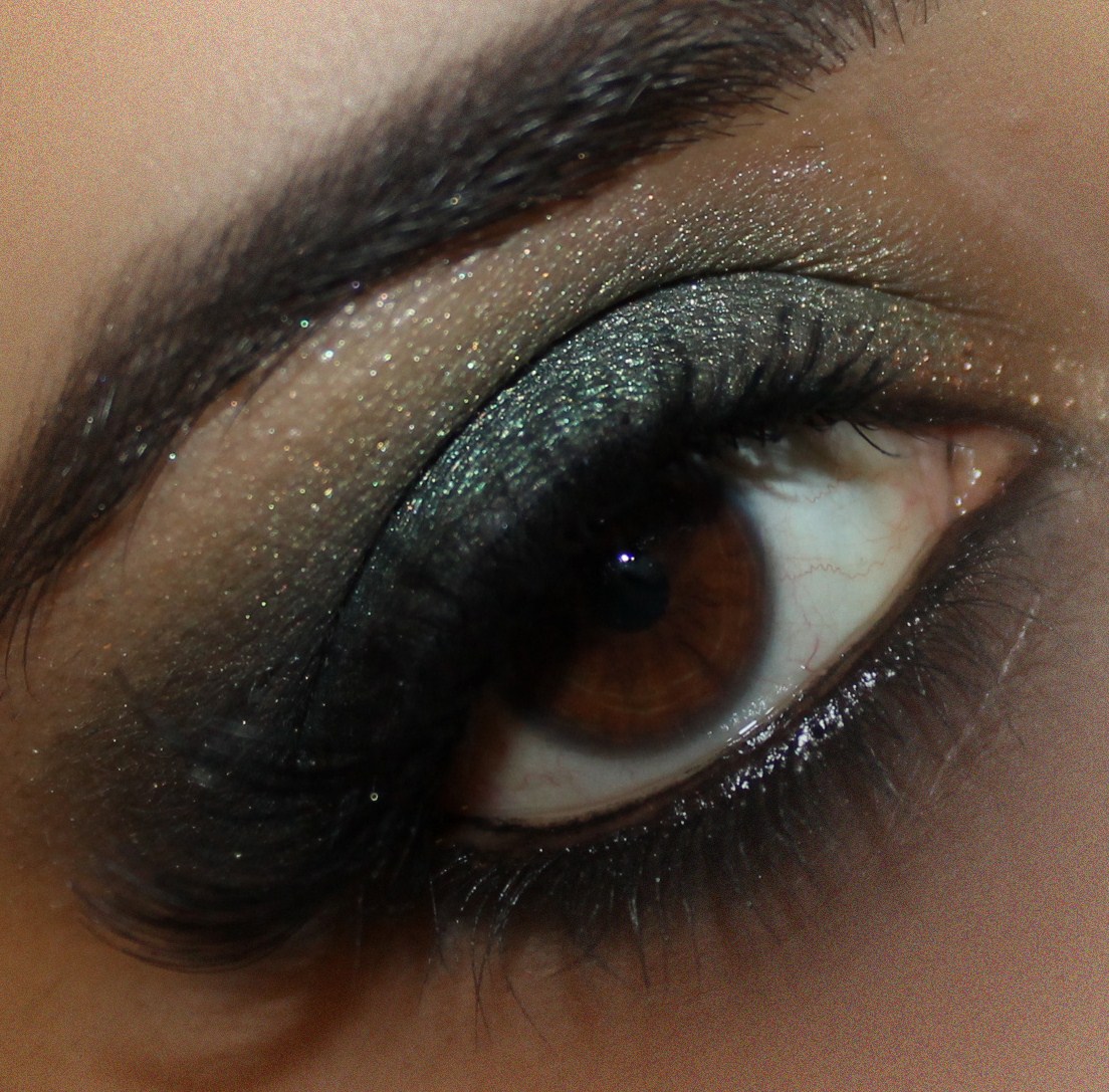 Cosmeticz Junkie How to do A Smokey Green Eye