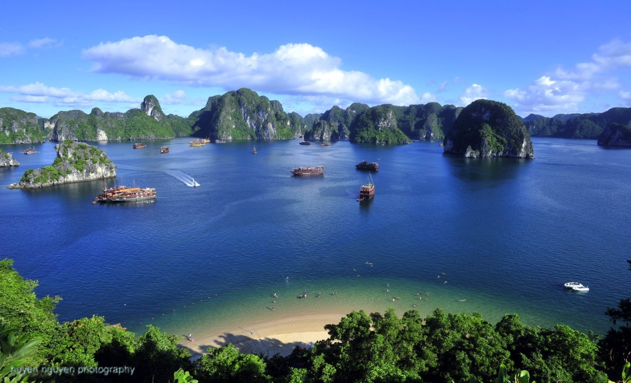 Paket wisata ke Halong Bay Vietnam 2015 Sentosa Wisata