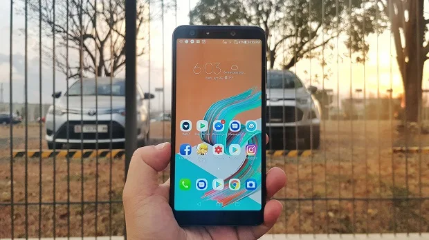 ASUS ZenFone 5Q Display Review