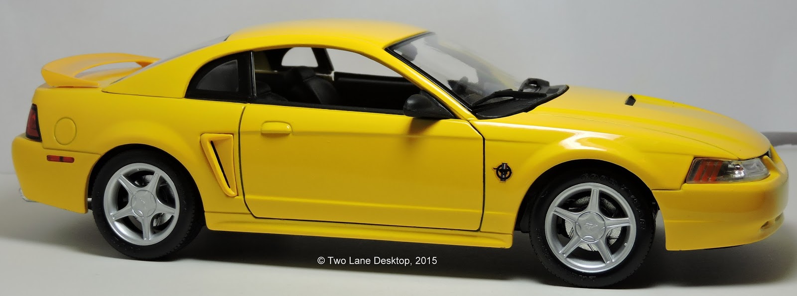 Ford ford mustang 99 : Two Lane Desktop: Maisto 1:18 1999 Ford Mustang GT coupe and 35th ...