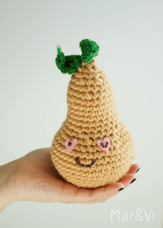 Cómo hacer una pera amigurumi enamorada
