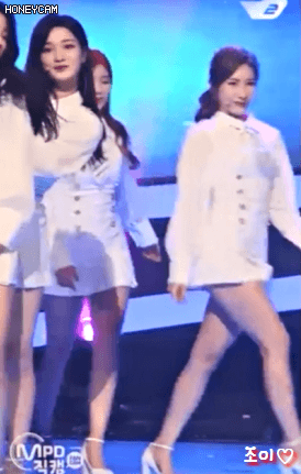 라붐에서 막내이지만 가장 섹시한 율희.gif | 인스티즈