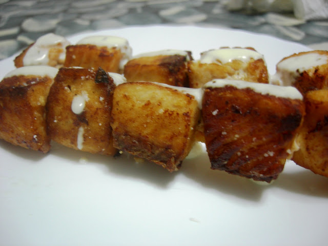  Brochetas de salmón con salsa de queso 