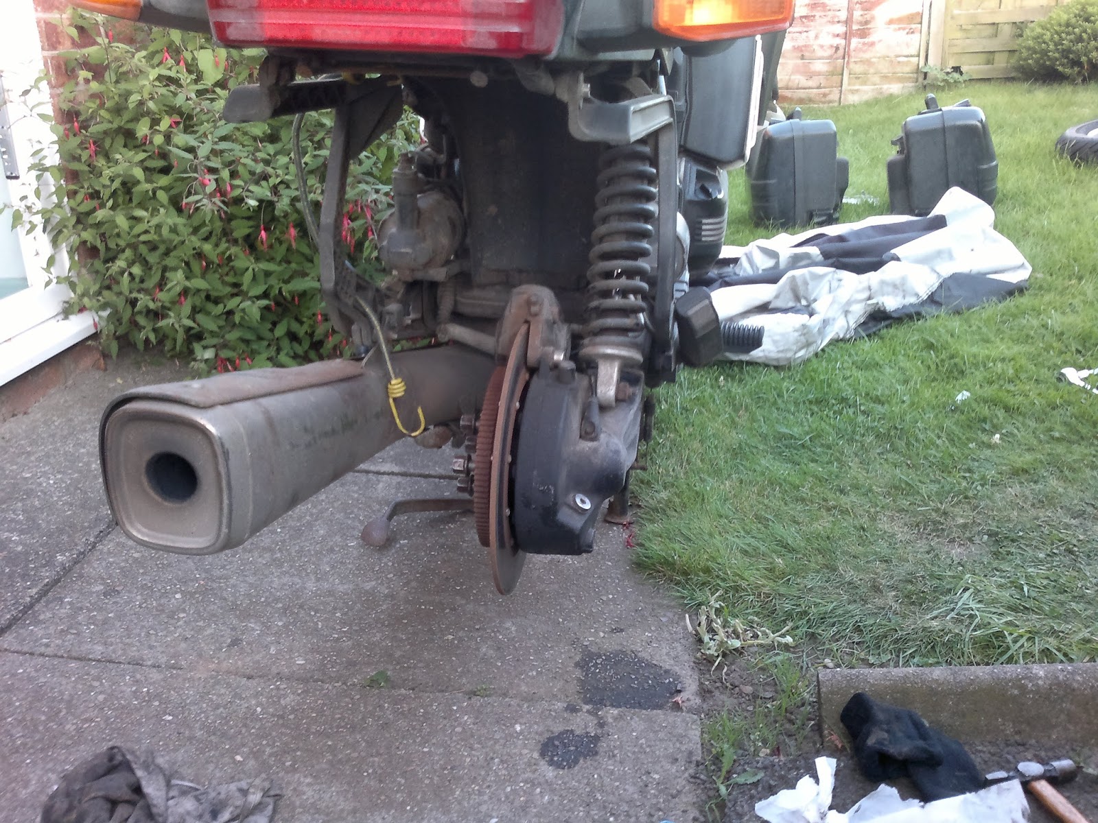 Bike stuff How to do a "shaft spline lube" on a monolever K100/K75