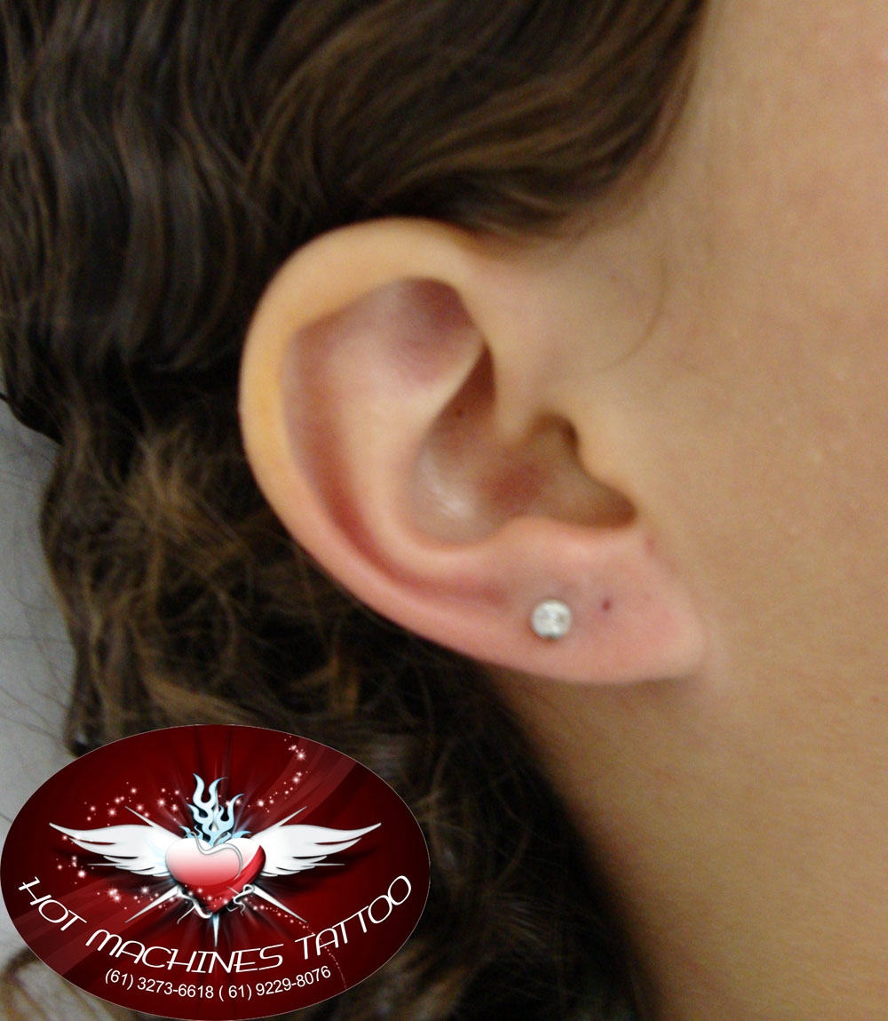 Anninha Spinelli Tattoo Atelier: Piercing segundo furo