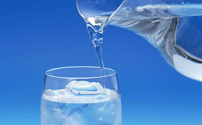7 Macam Bahaya Mengkonsumsi Air Es Terlalu Sering
