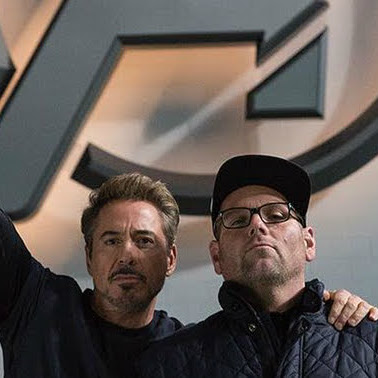 Robert Downey Jr. And Jimmy Rich On The Set Of Avengers :「アベンジャーズ」の最新作を撮影中ダァー ! ! のロバート・ダウニー・Jr.とジミー・リッチ ! !