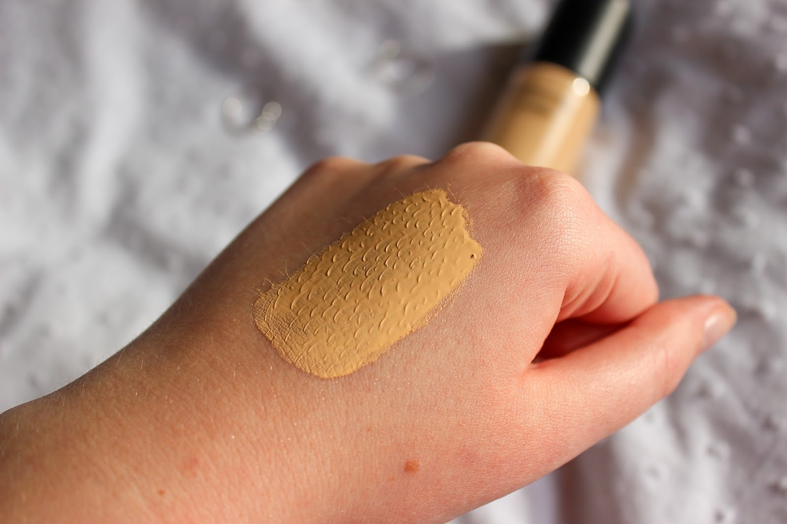 Meg Says bareMinerals BAREPRO Performance Wear Liquid Foundation
