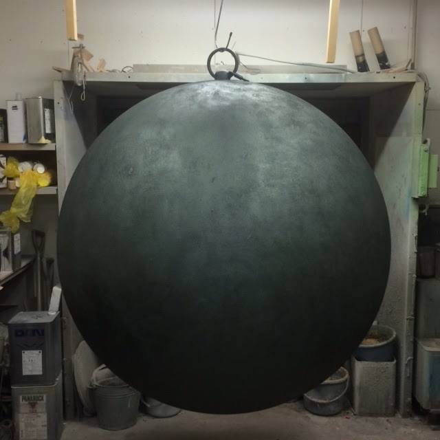 めぐ工房 創作看板や舞台美術などお任せ下さい 鉄球っぽくなってきましたよ